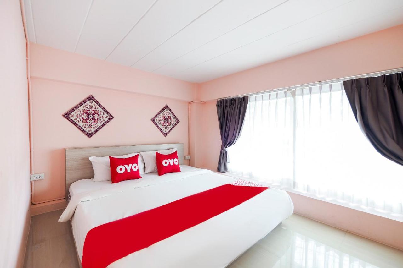 Oyo 983 The Private Hotel Чіангмай Екстер'єр фото